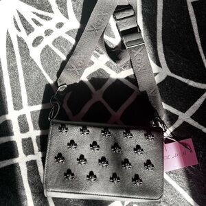 Betsey Johnson XO Black Skull Studded Purse Handbag – New with Tags
